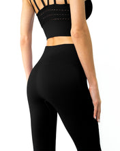 Load image into Gallery viewer, Mesh Seamless Legging - Black Savoy Active